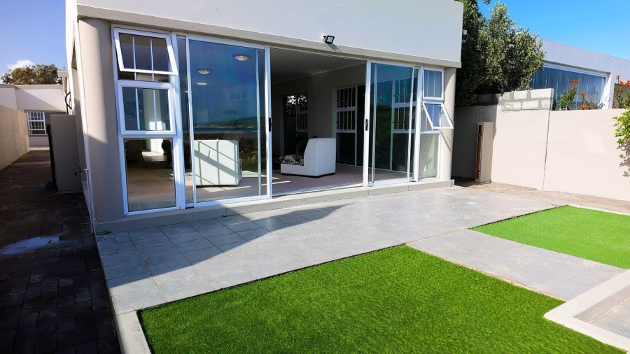 4 Bedroom Property for Sale in Middedorp Western Cape